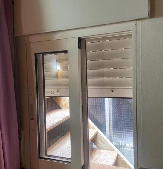 Пансион Lf Habitación Familiar Con Balcón Y Baño Privado   No Fumadores   Sin Ascensor