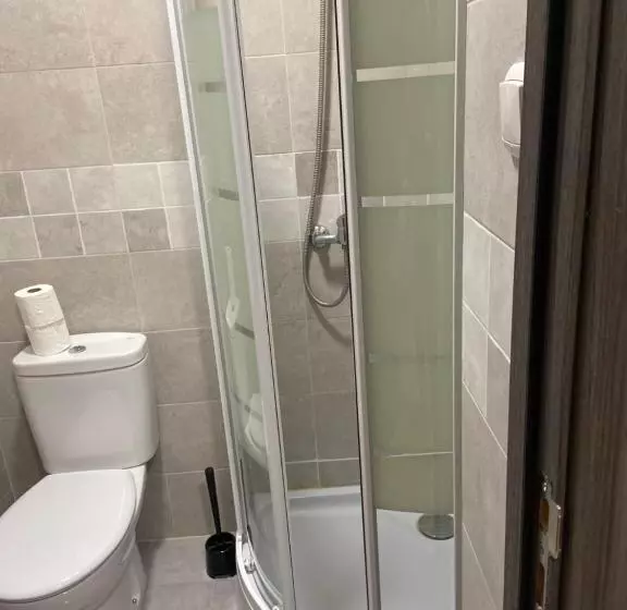 پانسیون Lf Habitación Familiar Con Balcón Y Baño Privado   No Fumadores   Sin Ascensor