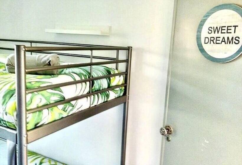 Fonte Da Telha Beach Hostel