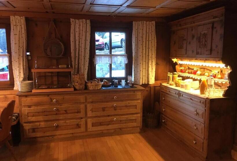 تختخواب و صبحانه Haus Saler