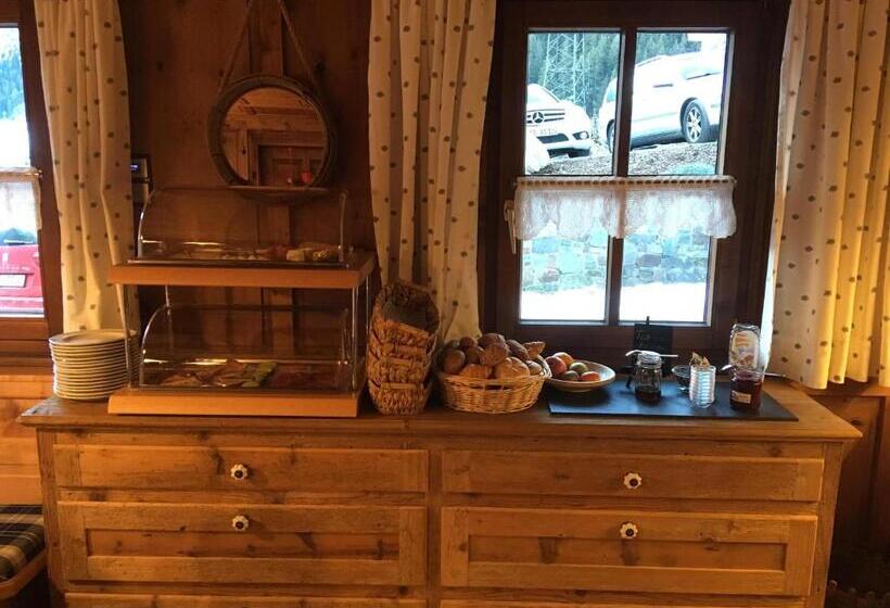 تختخواب و صبحانه Haus Saler