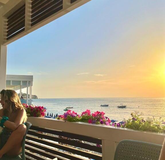 تختخواب و صبحانه La Perla Del Tirreno