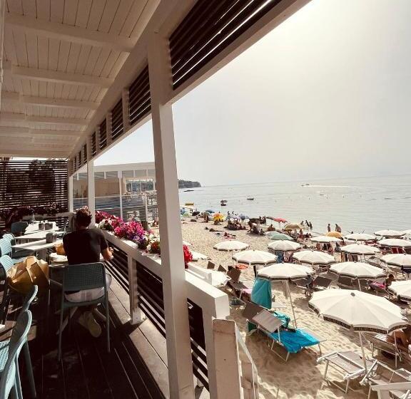 تختخواب و صبحانه La Perla Del Tirreno