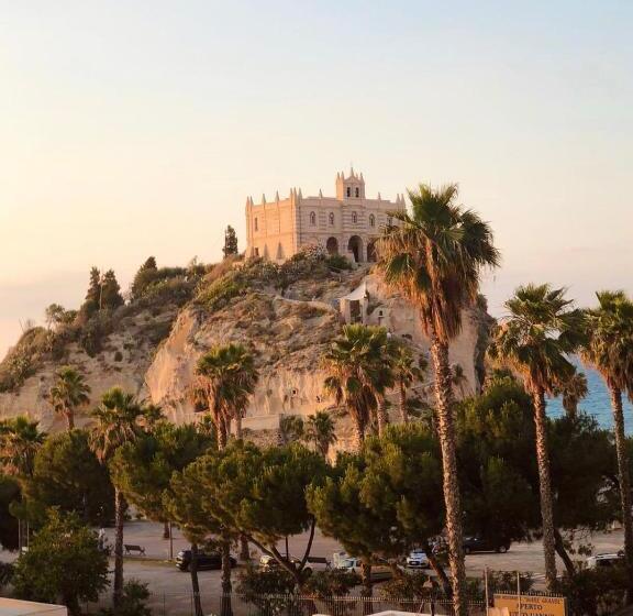 تختخواب و صبحانه La Perla Del Tirreno