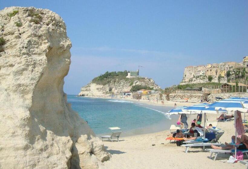 تختخواب و صبحانه La Perla Del Tirreno