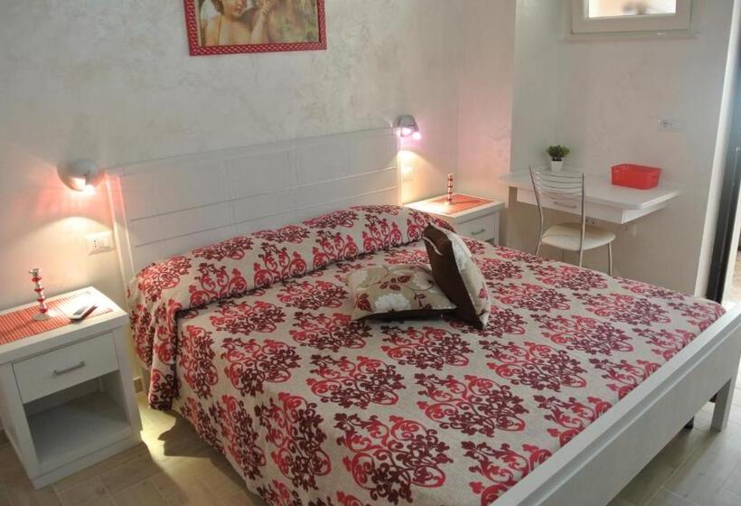 تختخواب و صبحانه La Perla Del Tirreno