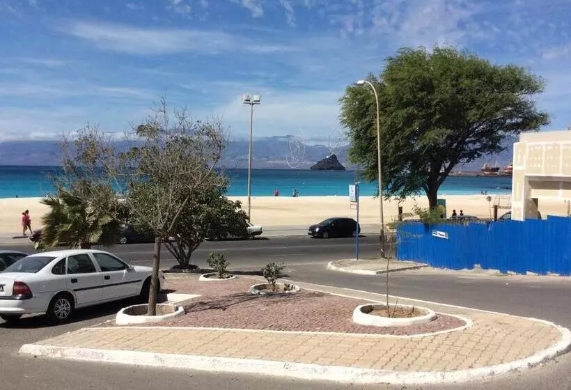 تختخواب و صبحانه Residencial Laginha