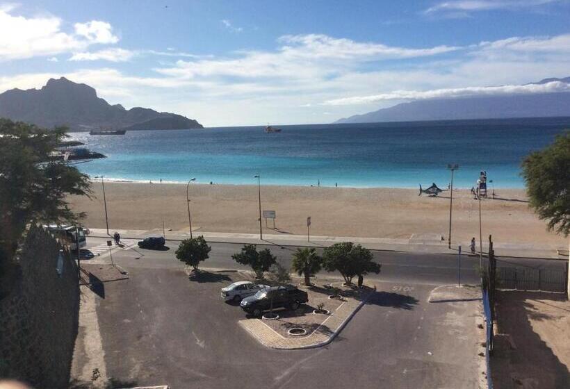 تختخواب و صبحانه Residencial Laginha