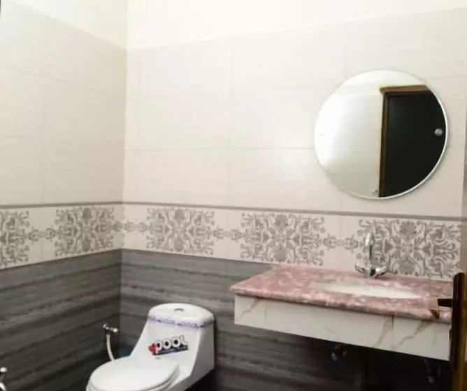 هتل Deluxe Lahore