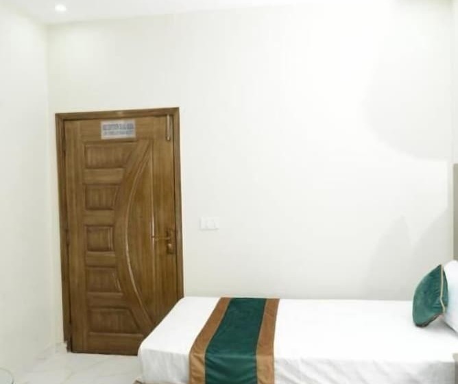 هتل Deluxe Lahore