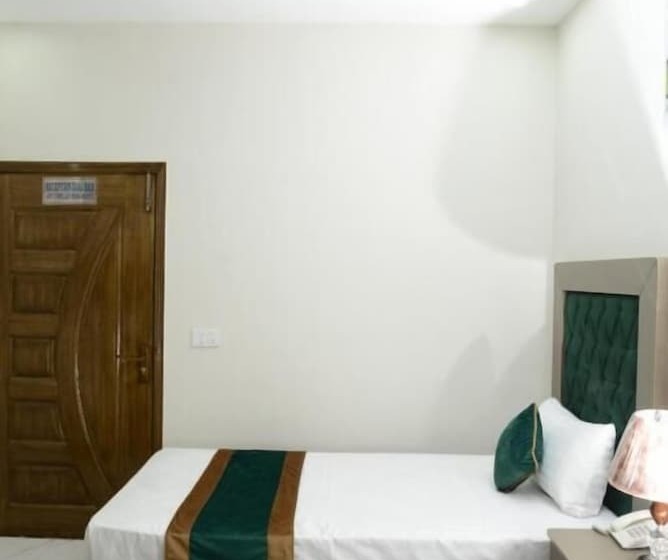 هتل Deluxe Lahore