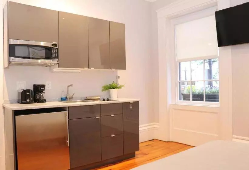 Downtown Beacon Hill, Convenient, Comfy Studio #1