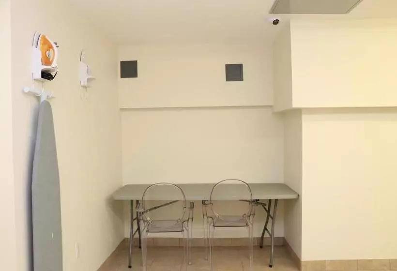 Downtown Beacon Hill, Convenient, Comfy Studio #1