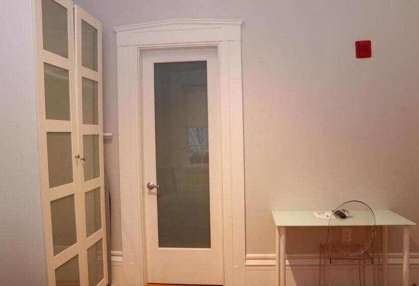 Downtown Beacon Hill, Convenient, Comfy Studio #1