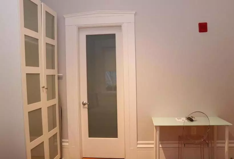 Downtown Beacon Hill, Convenient, Comfy Studio #1