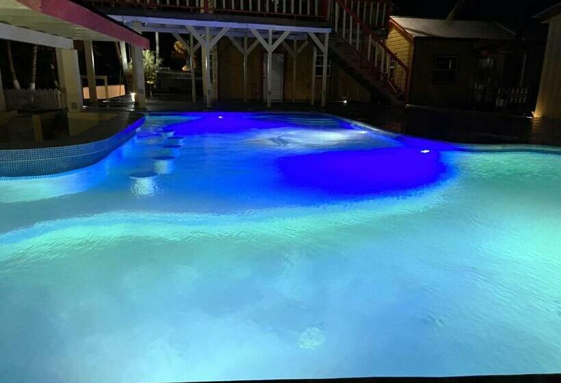 هتل Tropical Paradise Express