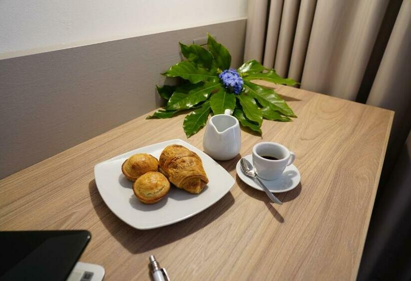 مبيت وإفطار 10 Catalani Rooms