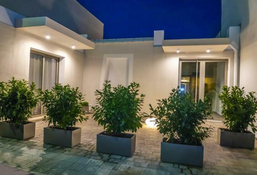 مبيت وإفطار 10 Catalani Rooms