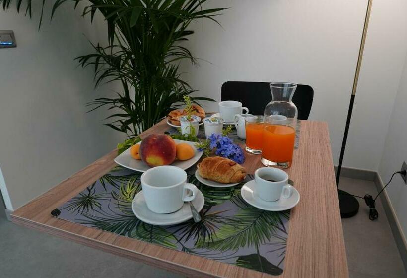 مبيت وإفطار 10 Catalani Rooms