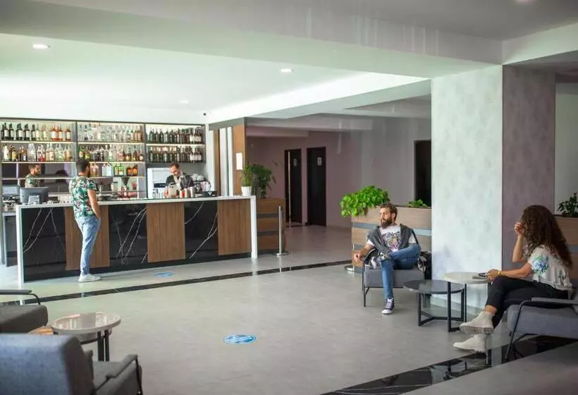 هتل Crystal Residence