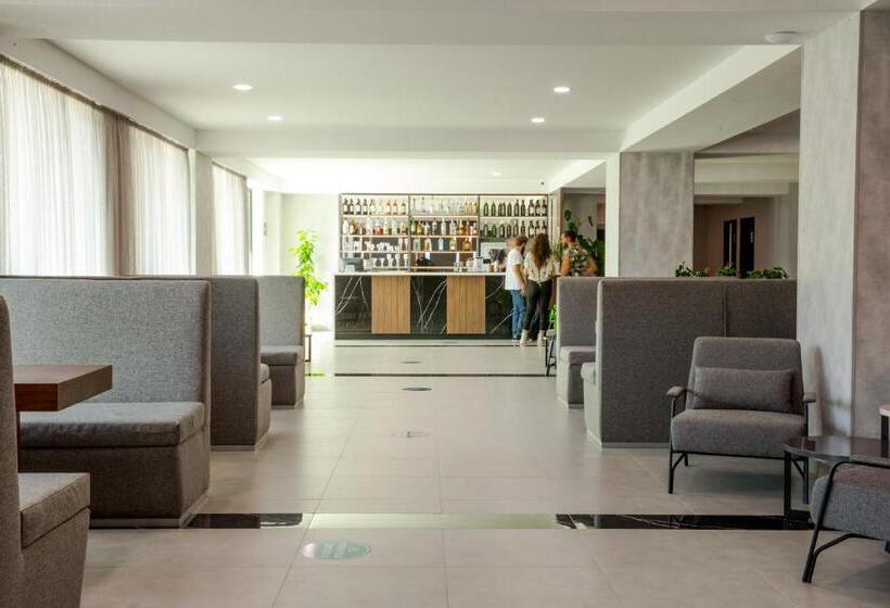 هتل Crystal Residence