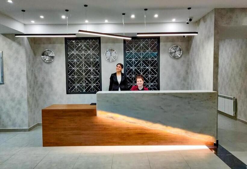 هتل Crystal Residence