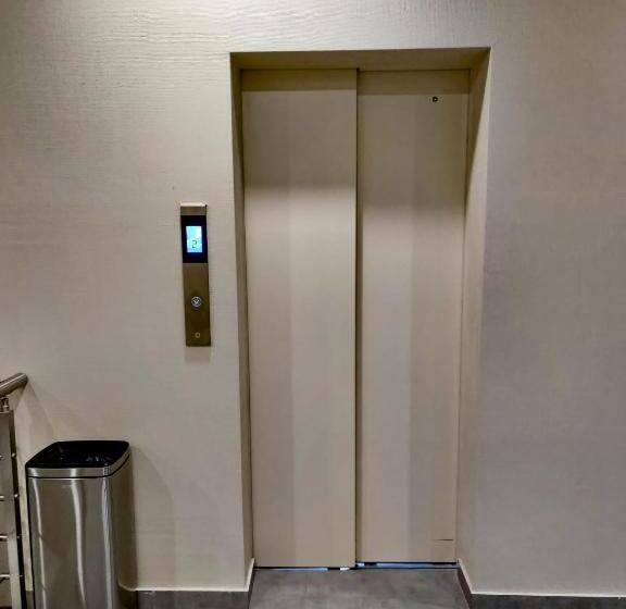 هتل Crystal Residence