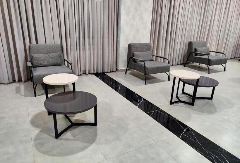 هتل Crystal Residence