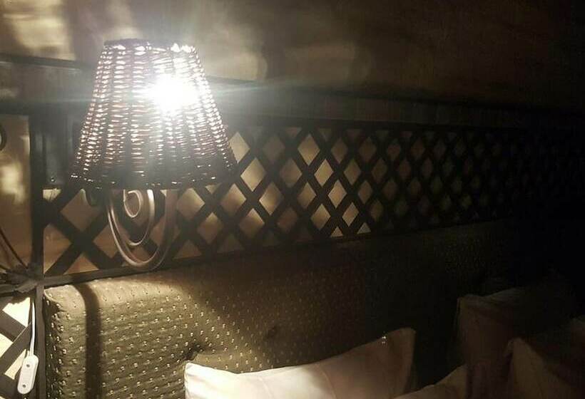 Pension Essential Rose Room African Silhouette Country House For Essential Workers