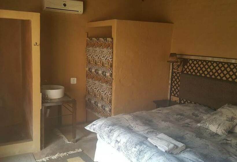 Pension Essential Rose Room African Silhouette Country House For Essential Workers