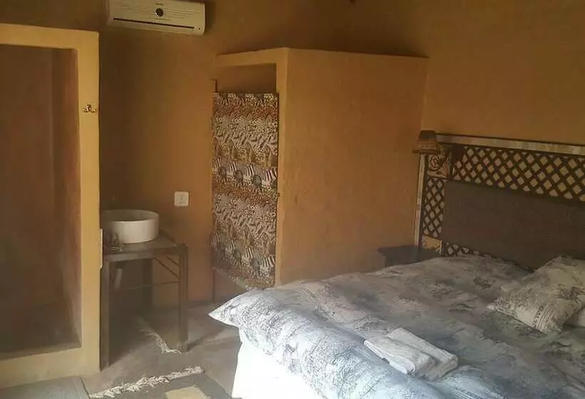 پانسیون Essential Rose Room African Silhouette Country House For Essential Workers