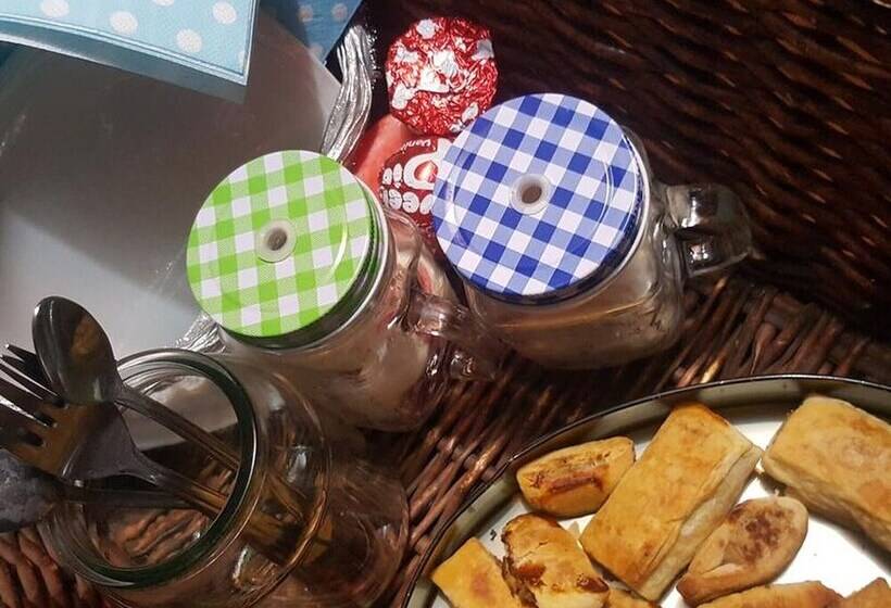 Pension Essential Rose Room African Silhouette Country House For Essential Workers