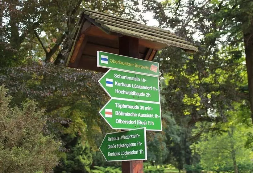 Отель Am Berg Oybin Garni