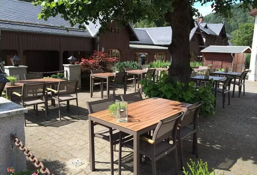 Отель Am Berg Oybin Garni