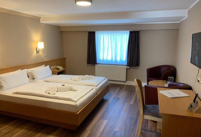 فندق Am Berg Oybin Garni