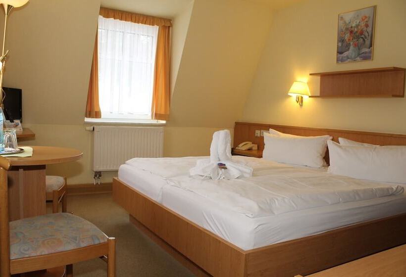 فندق Am Berg Oybin Garni