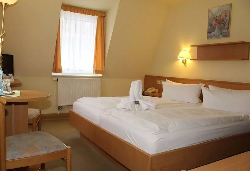 Отель Am Berg Oybin Garni