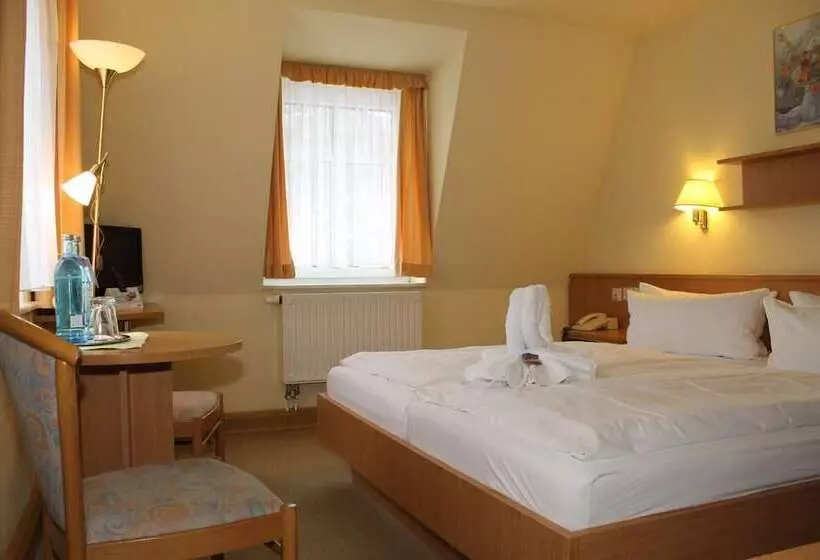 Отель Am Berg Oybin Garni