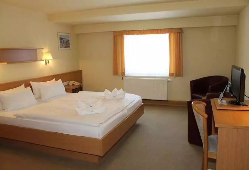 Отель Am Berg Oybin Garni