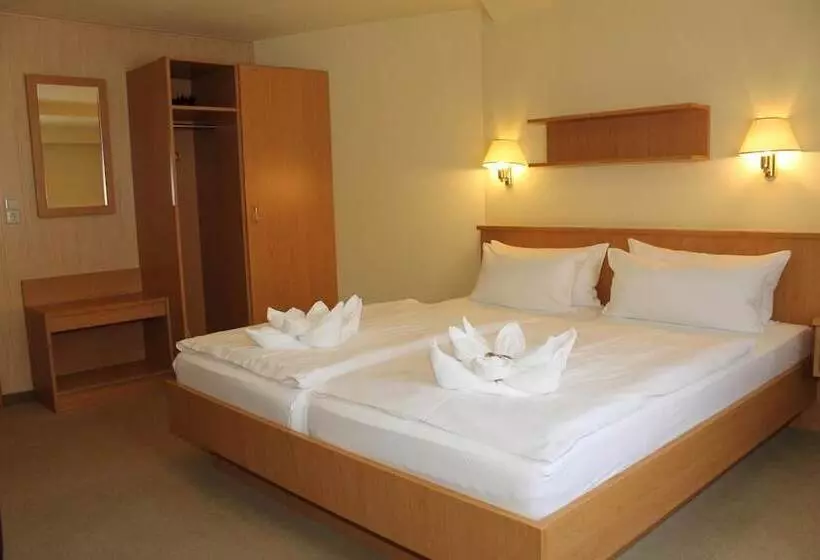 Отель Am Berg Oybin Garni