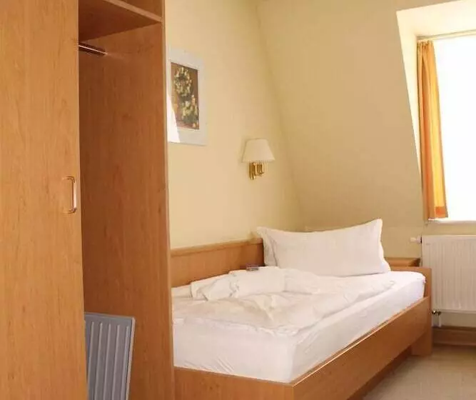 Отель Am Berg Oybin Garni