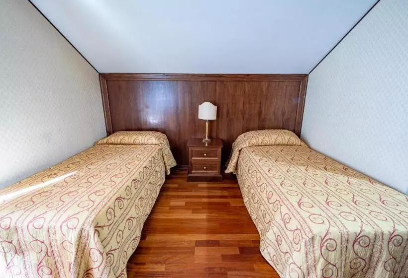 Отель Corona & Spa