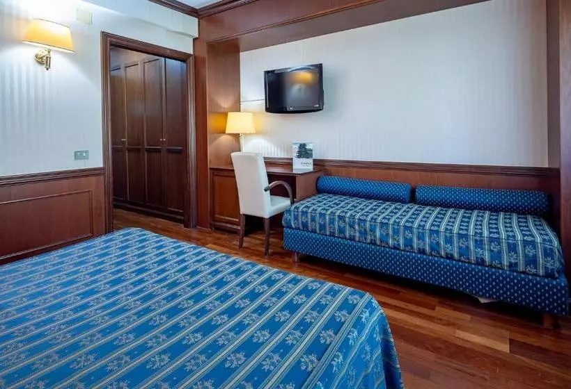 Отель Corona & Spa