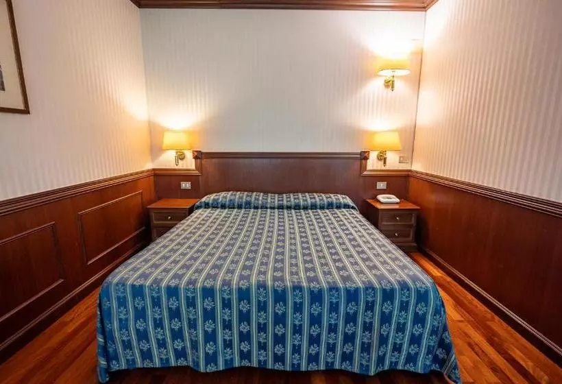 Отель Corona & Spa