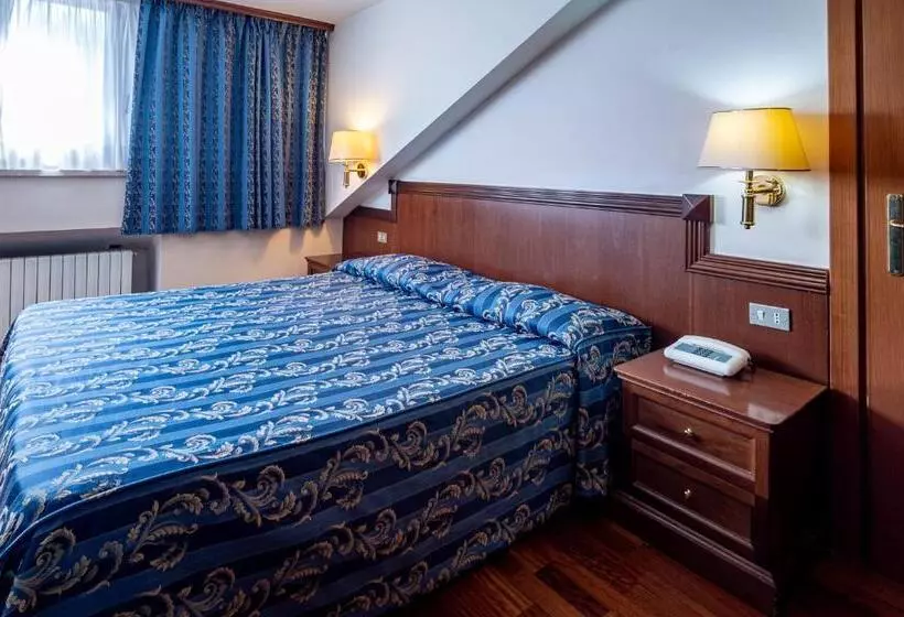 Отель Corona & Spa