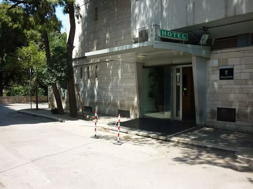 هتل Albergo Dei Pini