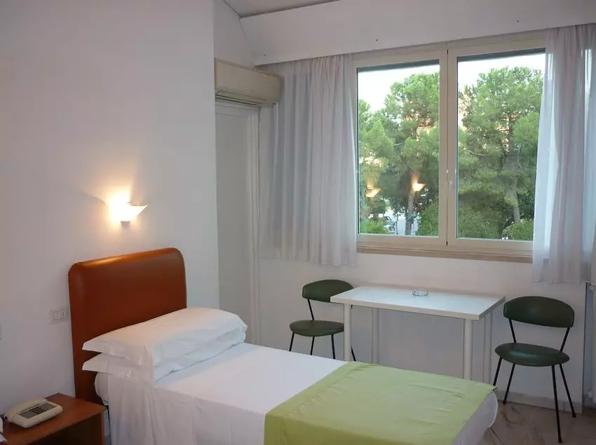 هتل Albergo Dei Pini