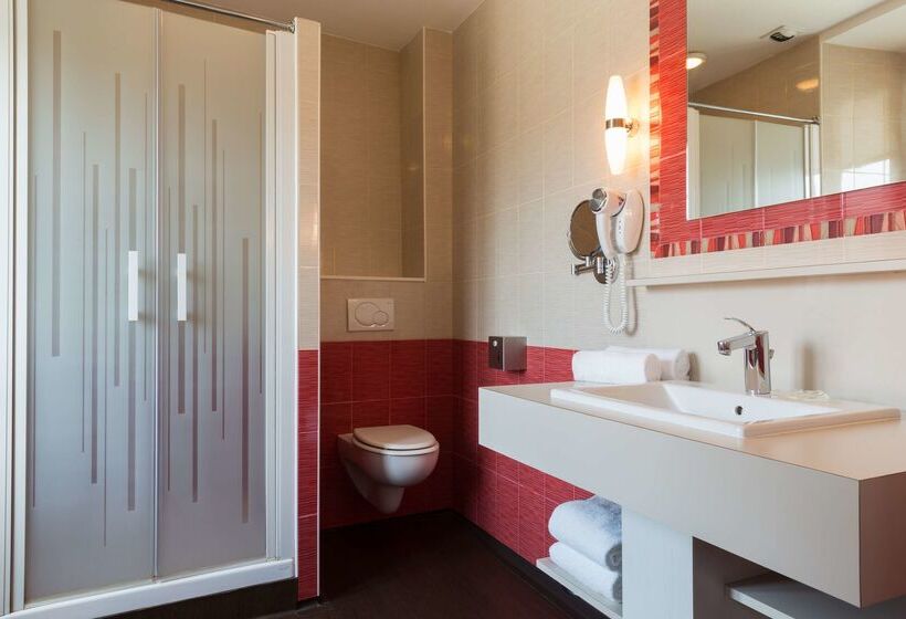 בית מלון כפרי Domaine Le Martinet, The Originals Relais