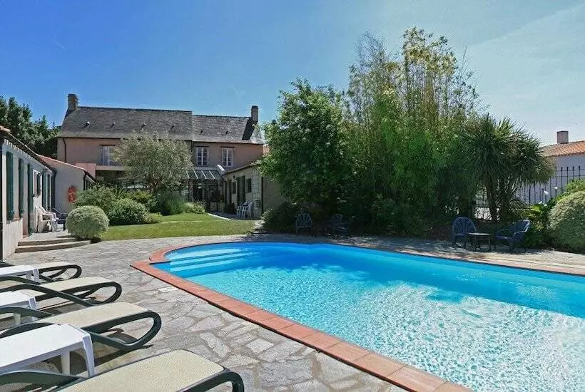 ホテル Domaine Le Martinet, The Originals Relais