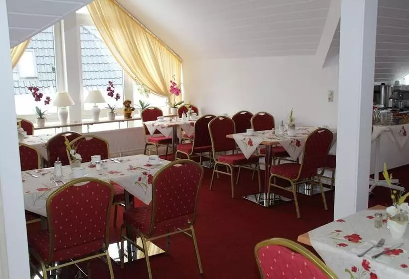 Отель Einfelder Hof